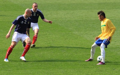 九体育快讯-B席和队友