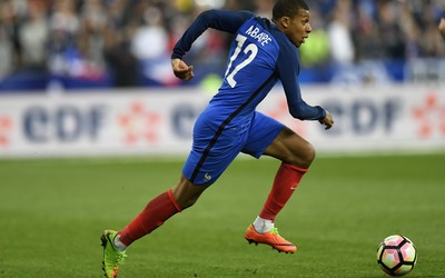 九体育热评-于帕梅卡诺成媒体靶子