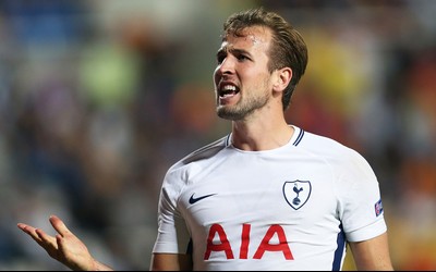 九体育独家-亚马尔进球后感谢教练