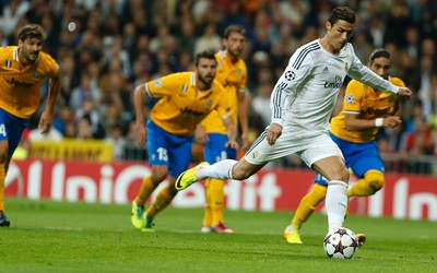 九体育动态-基米希与弗里克探讨战术细节